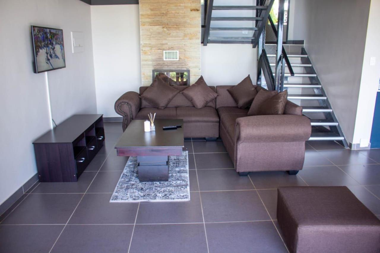 Kosmos, Holiday home Hartbeespoort